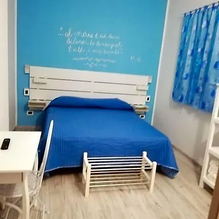 Lido La Collina Dei Poeti Nocleg ze śniadaniem 3*