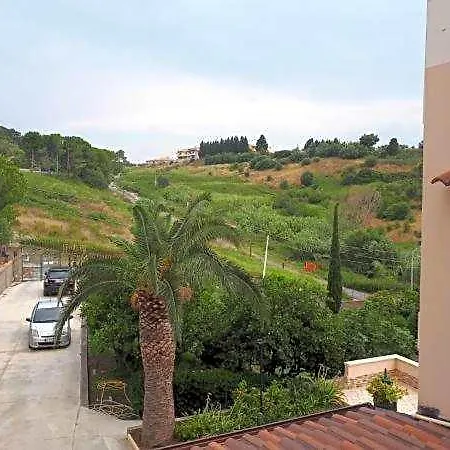 Lido La Collina Dei Poeti فندق مبيت وإفطار